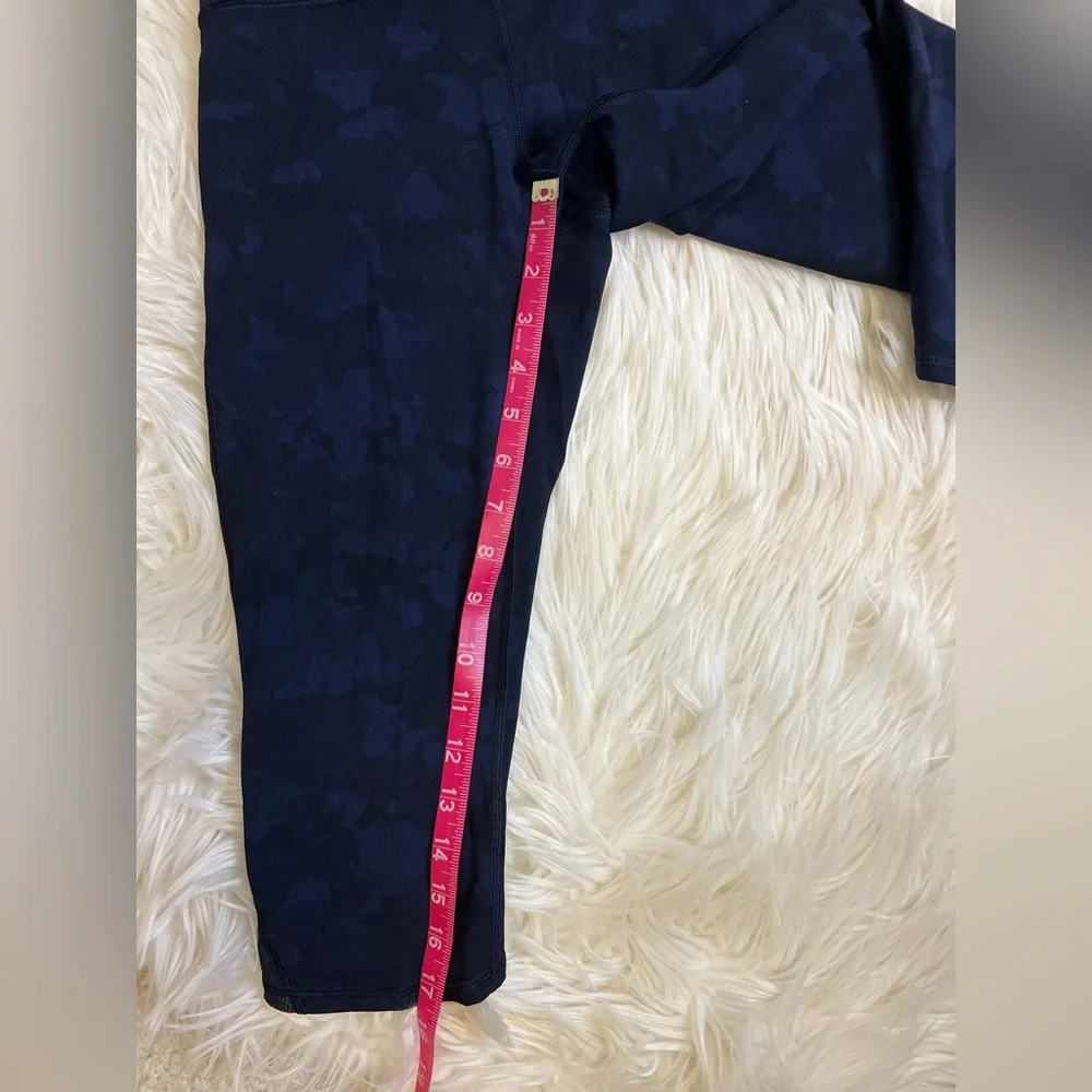 Lululemon Blue Camo Wunder‎ Under High Rise Crop Leggings Size 6